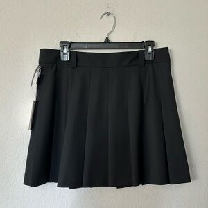 Like New Aritzia Sunday Best Pleated Skirt Black Size 12
